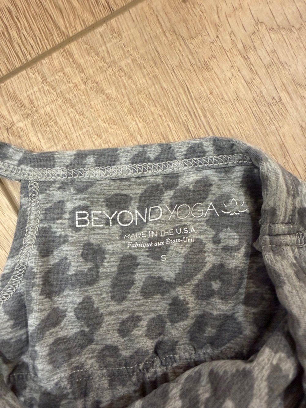 Beyond yoga Gray Leopard Print Cropped Tank Top - Picture 2 of 3